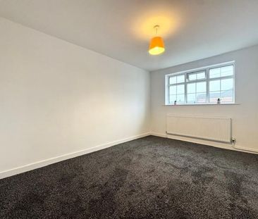 3 bedroom end of terrace house to rent - Photo 2