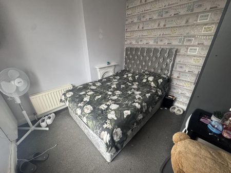 2 bedroom end of terrace house to rent - Photo 5