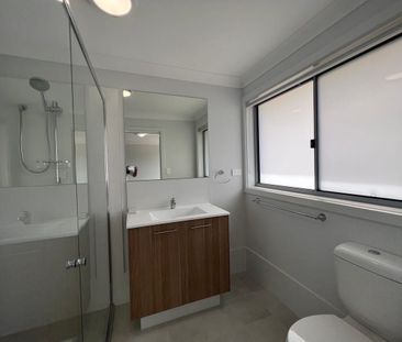 Spacious Family Living in the Heart of Currans Hill! - Photo 6