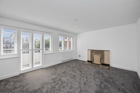 3 bedroom flat to rent - Photo 4