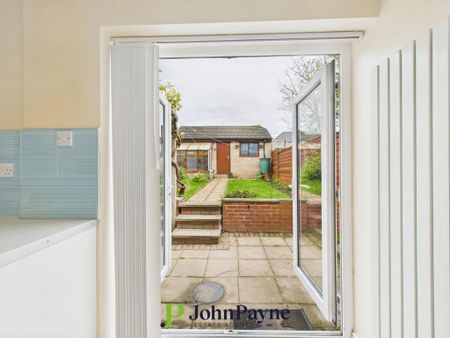 3 bedroom end of terrace house to rent - Photo 3