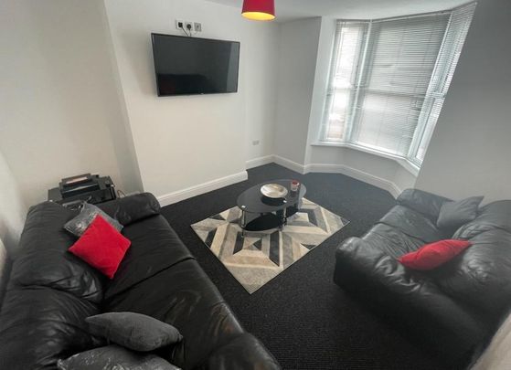 1 bedroom in a house share to rent - Photo 1