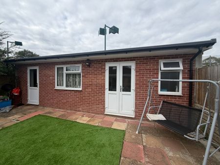 Kingston Road, Ashford, Surrey,TW15 - Photo 5