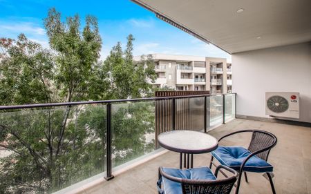Furnished Modern Living in the Heart of St Clair - Photo 2