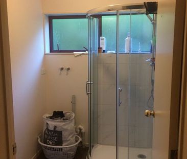 A cozy 2 double bedrooms self contained unit . - Photo 4