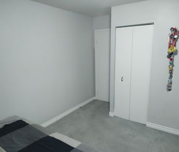 For Lease - 129 McCraney Street, Oakville, Ontario - Photo 3