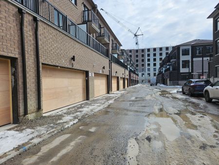 For Lease - 8 Lewis Craigie Lane, Richmond Hill, Ontario - Photo 2