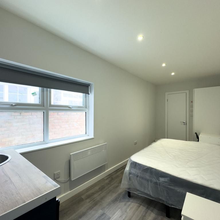 Studio to rent - Photo 1
