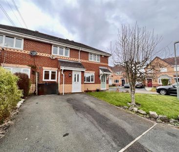 2 bedroom mews to rent - Photo 2