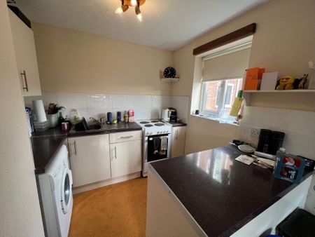 1 Bedroom Flat / Apartment - Byron Road, Eastleigh - Photo 5