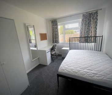 4 bedroom terraced house to rent - Photo 3