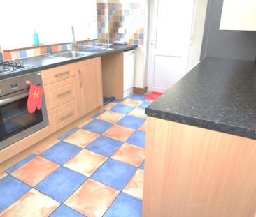 2 bedroom semi-detached house to rent - Photo 6