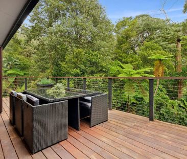 A Refined Mid-Century Sanctuary with Expansive North-Facing Gardens - Photo 6