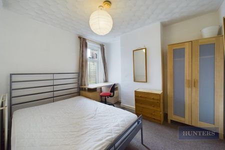 4 bedroom House To Let - Photo 5