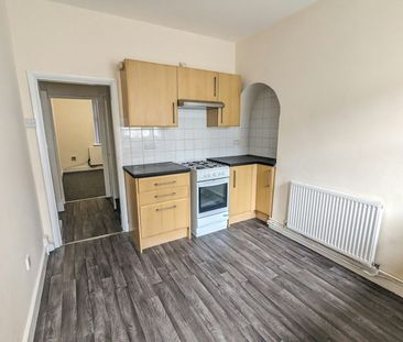 Terraced House to rent on - Photo 1