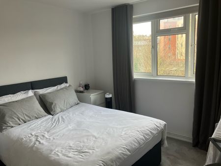 1 Bed Flat, Ward Road, N19 - Photo 2