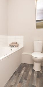 Studio Flat to rent - Ethelbert Road, Bromley, BR1 - Photo 4