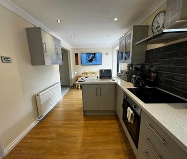 3 bedroom semi-detached house to rent - Photo 4