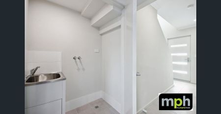 Modern Design, Coastal Lifestyle - Photo 4