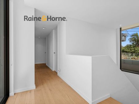 Luxurious "Oasis" styled Duplex - Photo 2