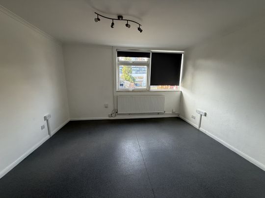 4 Bed Terraced House, The Common, E15 - Photo 1