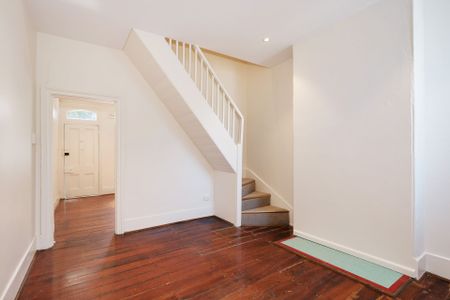 Two bedroom unfurnished terrace - Photo 2