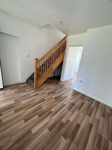 2 bedroom semi-detached house to rent - Photo 2