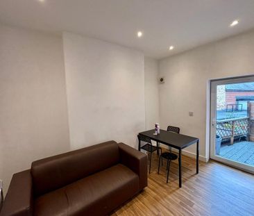 3 bedroom flat to rent - Photo 3