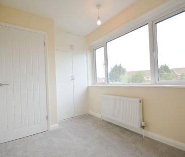 4 bedroom semi-detached house to rent - Photo 4