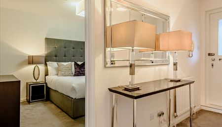 Fulham Road, South Kensington, SW3 6SN, London - Photo 2