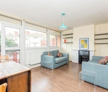 3 Bed Flat, Calgary Court, SE16 - Photo 3