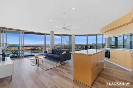 LAVISH LIVING ON THE LAKE - Photo 4