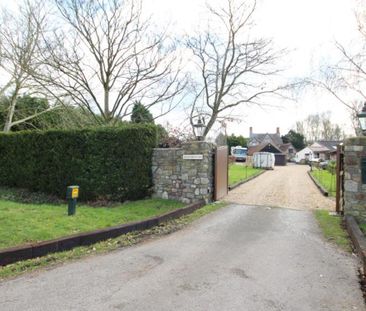 A fantastic one bedroom annex in rural setting in Hallen. Offered o... - Photo 5