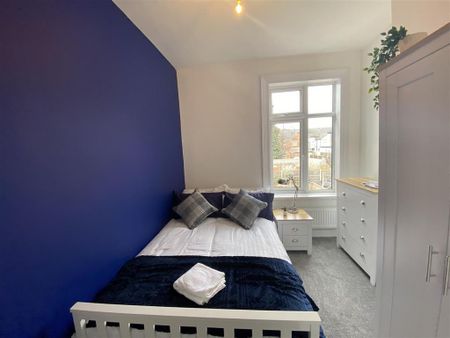 1 bedroom in a house share to rent - Photo 2