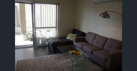 STUNNING FULLY FURNISHED TWO BEDROOM UNIT, GREAT VALUE! - Photo 3