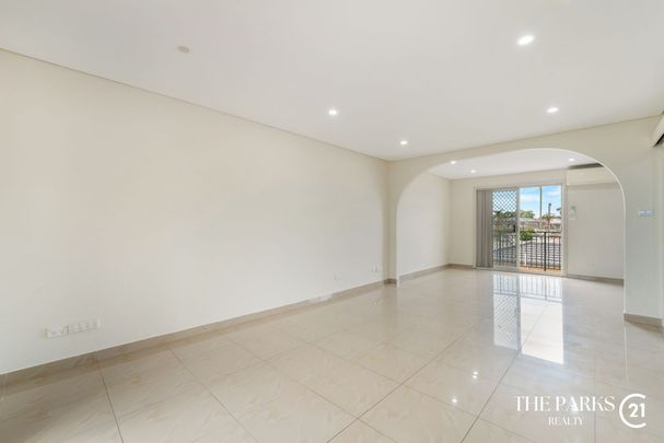 Charming & Spacious Family Home! - Photo 1