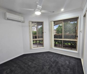 Stunning Double Storey Home in Underwood - Photo 2
