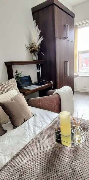 A newly refurbished house share! - Photo 1