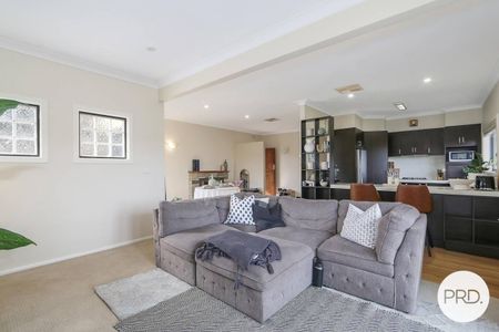BEAUTIFUL HOME WITH STUNNING VIEWS! - Photo 3