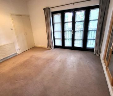 2 bedroom mews to rent - Photo 3