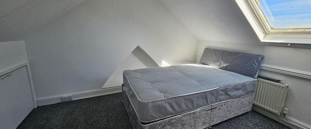 1 bedroom in a house share to rent - Photo 1