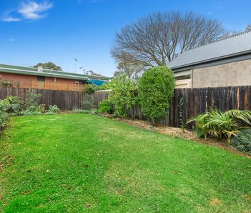 TWO BEDROOM HOME WITH LARGE REAR GARDEN - Photo 6