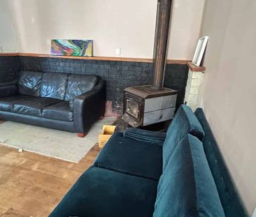 Large family home with huge garden space - Photo 4