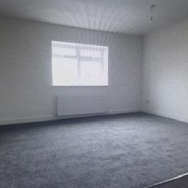 3 Bed Flat, Nursery Road, S26 - Photo 1