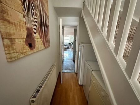 Room in a Shared House, Bellevue Road, SO15 - Photo 2