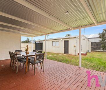 Beautifully presented home in the heart of Newcomb! - Photo 5