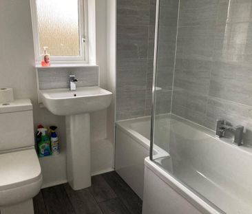 3 bedroom semi-detached house to rent - Photo 6