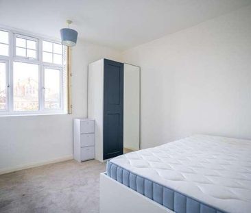 South Norwood Hill, London, SE25 - Photo 1