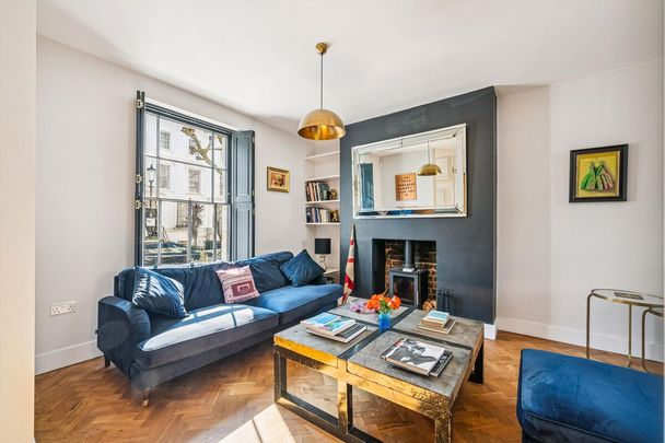 Three bedroom house with private courtyard garden in Notting Hill, W11. - Photo 1