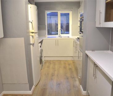 4 bedroom semi-detached house to rent - Photo 5